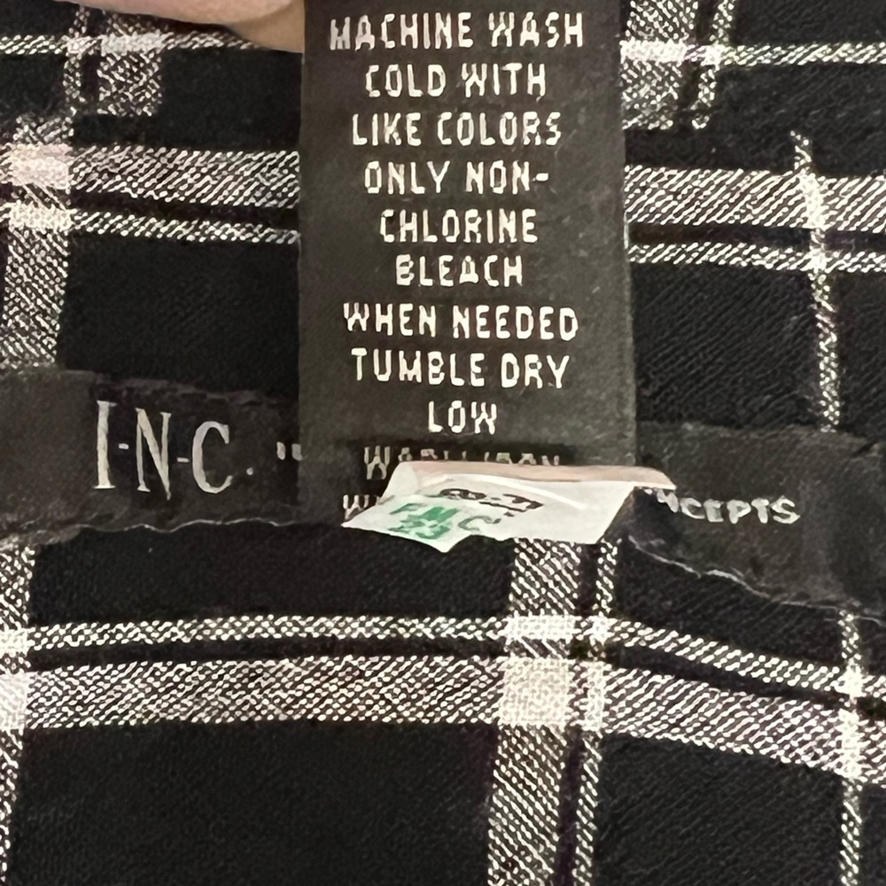 INC. XL Ruffle black & white plaid snap top NWT - Picture 8 of 14
